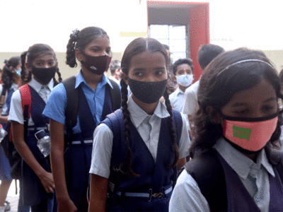 5 girls from a single tribal family in Jhabua quit school to find work