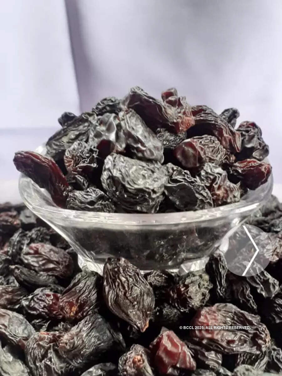Benefits of raisins in empty stomach मुनक्का खाने के फायदे