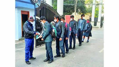 70% attendance on first day of private schools’ reopening