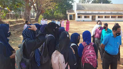 Karnataka HC adjourns hijab row hearing govt declares 3 day