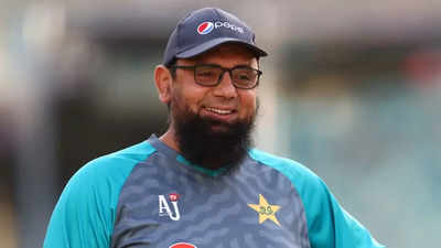 saqlain mushtaq