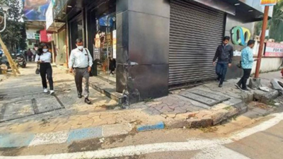 Kolkata: Three injured as car climbs onto Theatre Road pavement after 11pm, damages shop