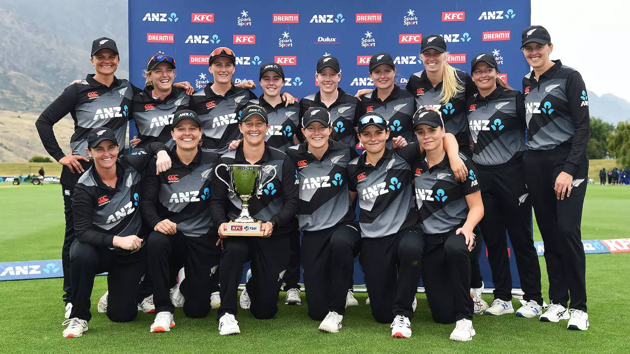 Indian women's team suffers 18-run loss to New Zealand in one-off T20  International | Cricket News - Times of India