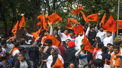 Students protest seeking resumption of offline classes at Delhi University enters third day