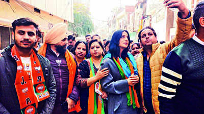 Mahie, Smriti bring in star value to BJP’s campaign in city