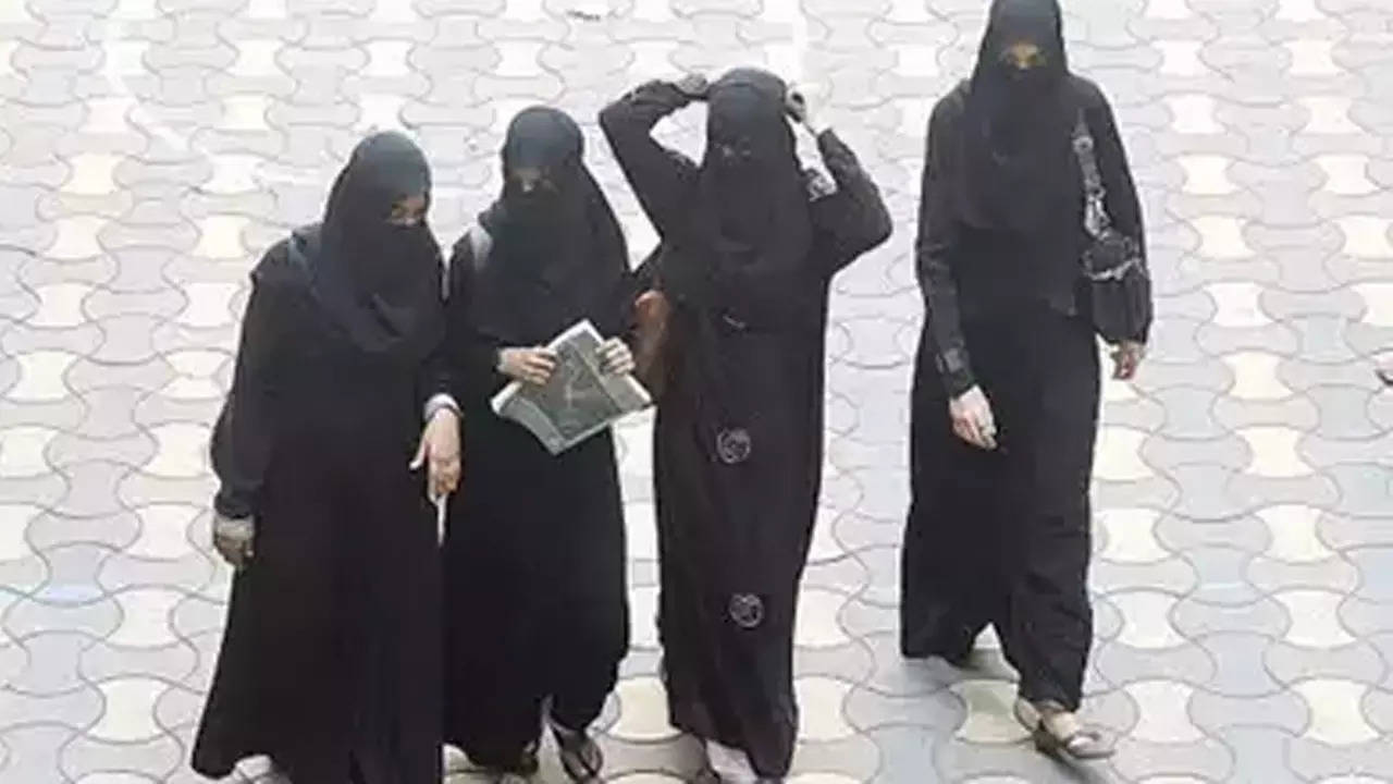 City Muslim Girl Says Institute Has Barred Burqa On Campus ...