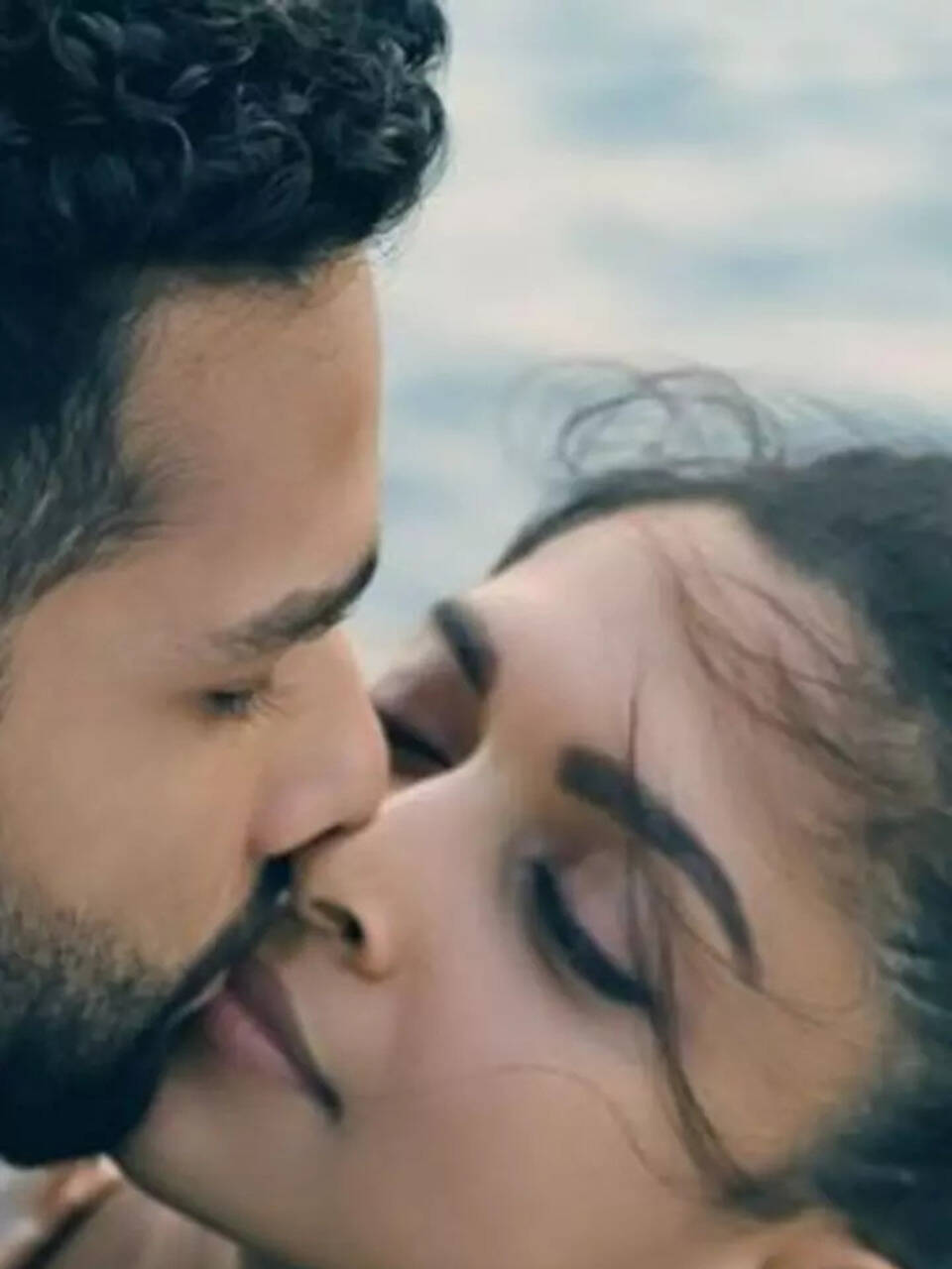 Deepika Padukone Kissing Seen Ram Leela Tamasha Gehraiyaan Deepika Padukone s best on screen kisses Times of India