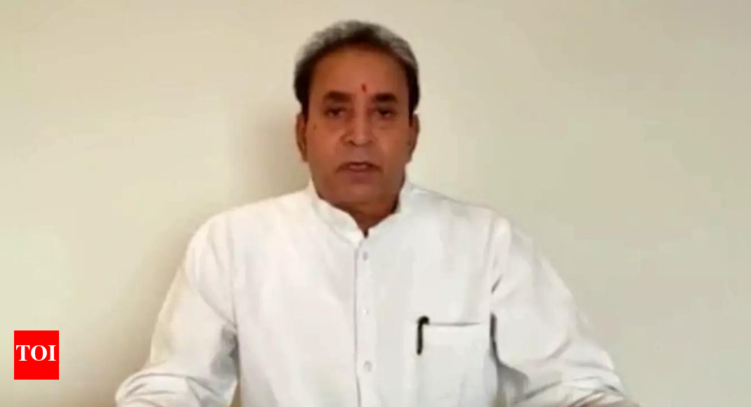 Want to turn approver against Deshmukh, kin: Dismissed cop Waze to ED