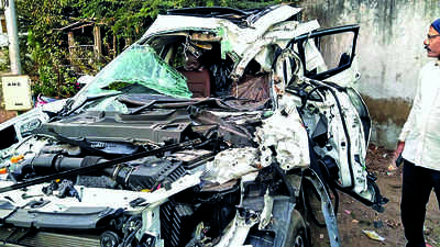 2 Killed, 3 Injured As Car Rams Into Parked Truck | Ahmedabad News ...