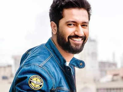 Vicky Kaushal floors fans with his late night selfie
