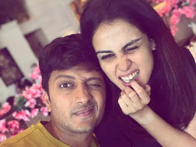 Riteish Deshmukh, Genelia D-Souza celebrate 20 years of 'madness' with a  Naach video - watch | Hindi Movie News - Times of India