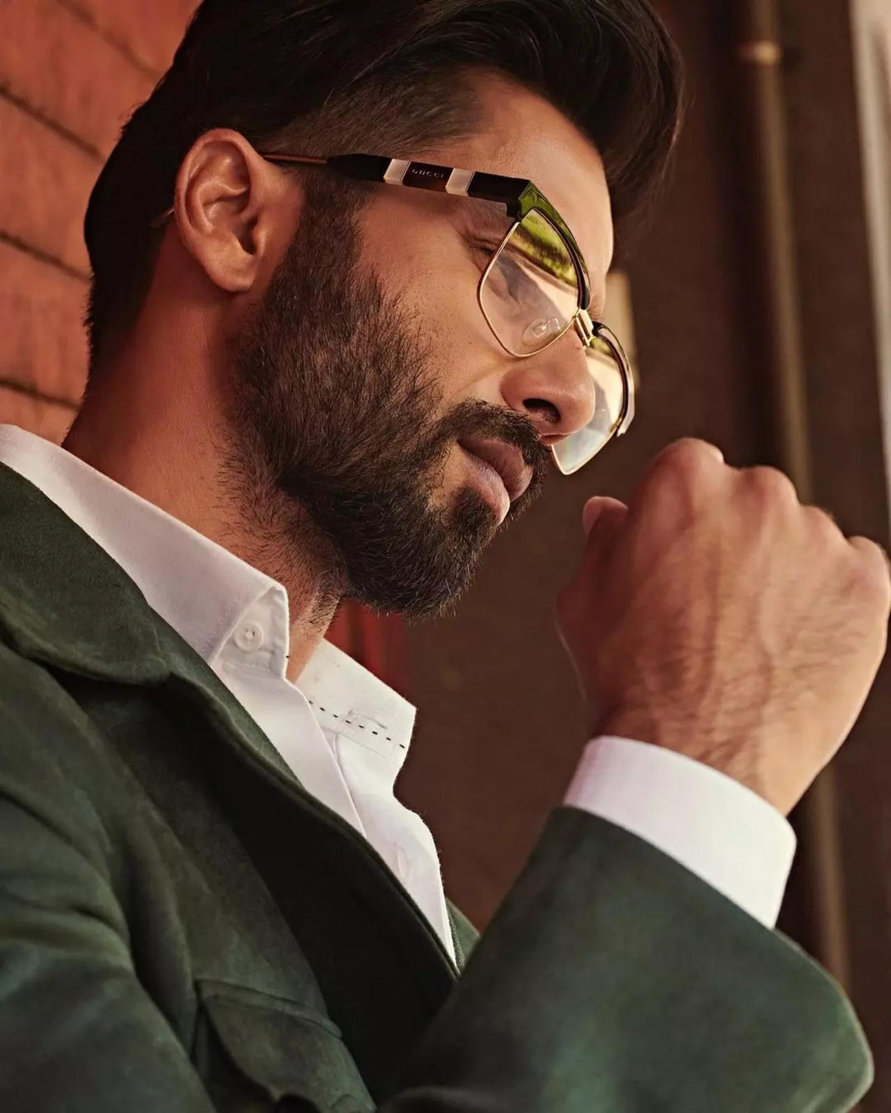 Shahid Kapoor Flaunts His Long Locks Udta Punjab New Look OUT  video  Dailymotion