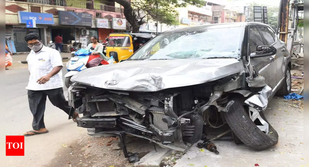 Two injured as speeding SUV hits Chennai supermarket | Chennai News ...