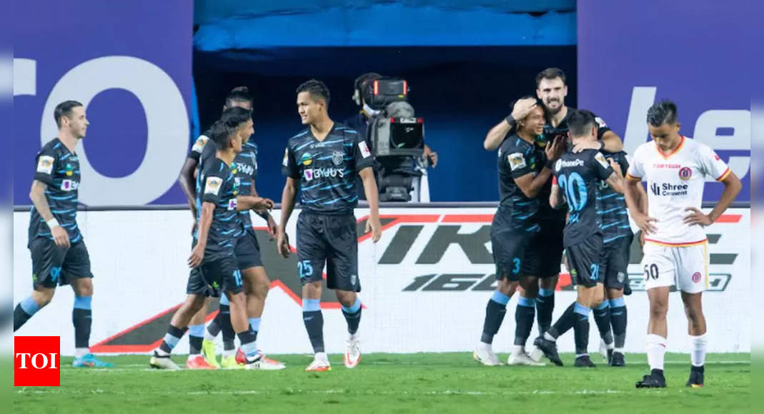 ISL: Kerala Blasters edge past SC East Bengal to get back into semis contention | Football News – Times of India