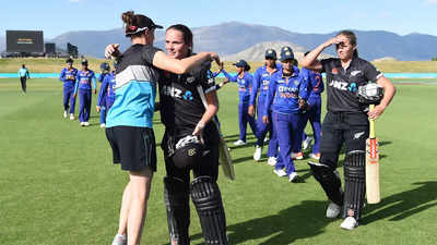 2nd ODI: Jhulan Goswami-less India suffer 3-wicket defeat to New Zealand