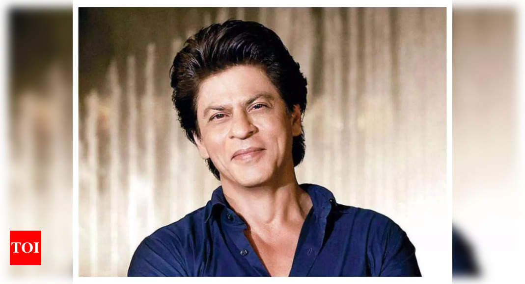 Did you know that Shah Rukh Khan once sold tickets of his own film at a theatre in Mumbai? – Times of India