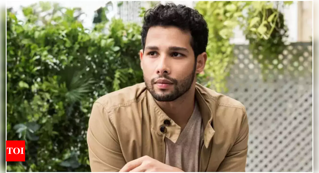 Siddhant Chaturvedi: When I first read the ‘Gehraiyaan’ script, I came home and told dad, this is my ‘Baazigar’ – Exclusive – Times of India