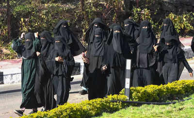 Karnataka hijab: Burqa-clad girl asked to remove Hijab, boycotts exam in  Karnataka