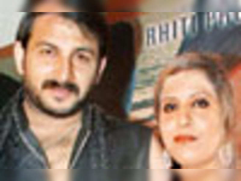 Manoj Tiwari And Wife Head To The Court Regional Movie News Times Of India