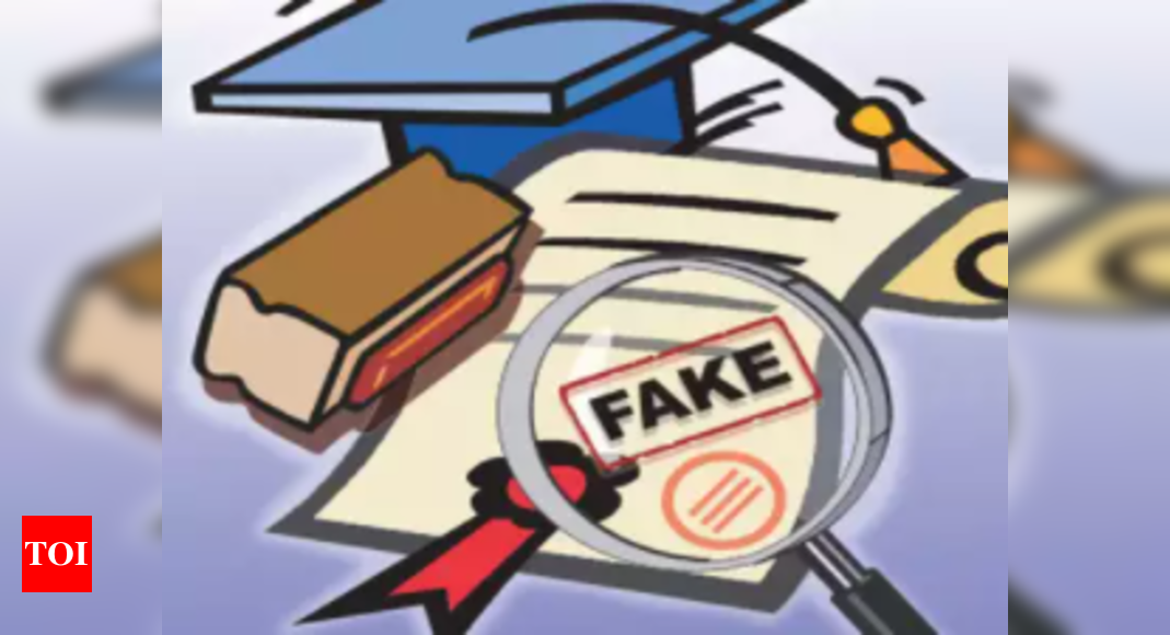 Hyderabad police busts racket selling fake degree certificates – Times of India