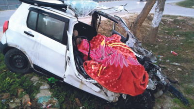 Uttar Pradesh: Five of a family, driver die in Barabanki crash