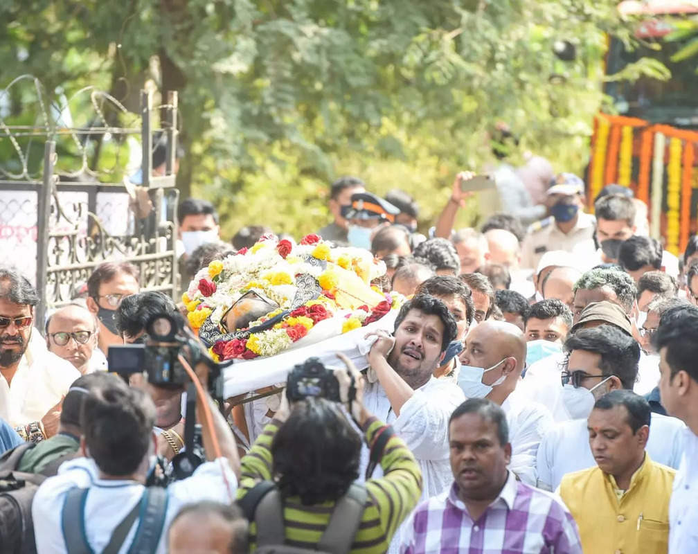 
The final farewell: Celebrities including Vidya Balan, Shakti Kapoor, Kumar Sanu and Shaan attend Bappi Lahiri’s funeral
