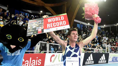 Olympic 1,500m champ Jakob Ingebrigtsen breaks indoor world mark