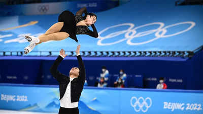 China's Han, Sui break record but face close Olympic figure skating final