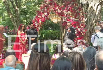 Farhan Akhtar and Shibani Dandekar are married! See first pictures of the newlyweds