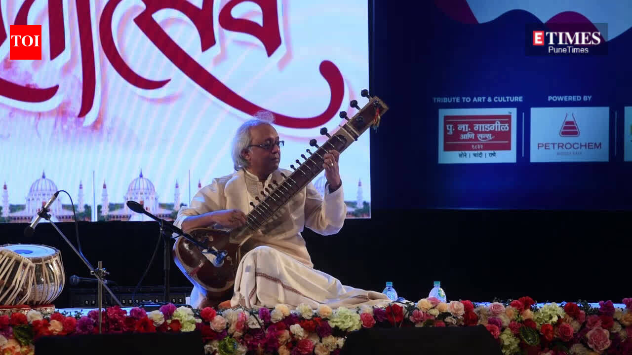 Nayan Ghosh enthralled the audience of Vasantotsav