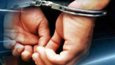 Two nabbed with Rs 7 lakh contraband in Kolkata