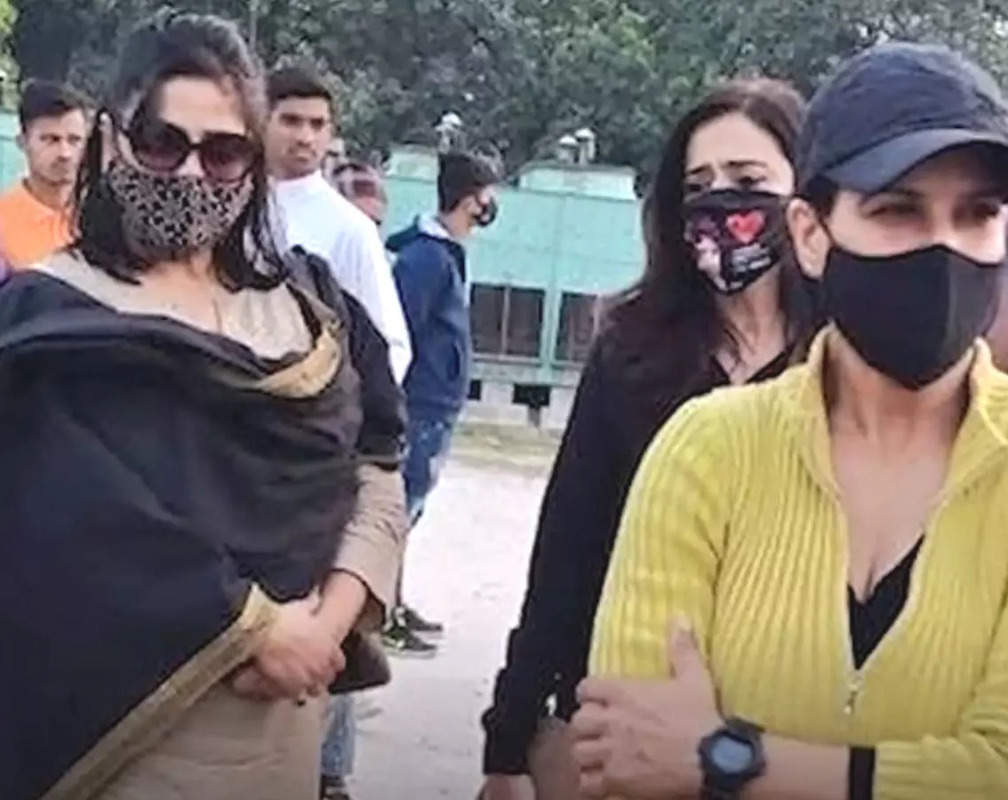 
Late actor Sushant Singh Rajput’s sisters Priyanka and Meetu Singh join ‘Justice for SSR’ protest in Delhi
