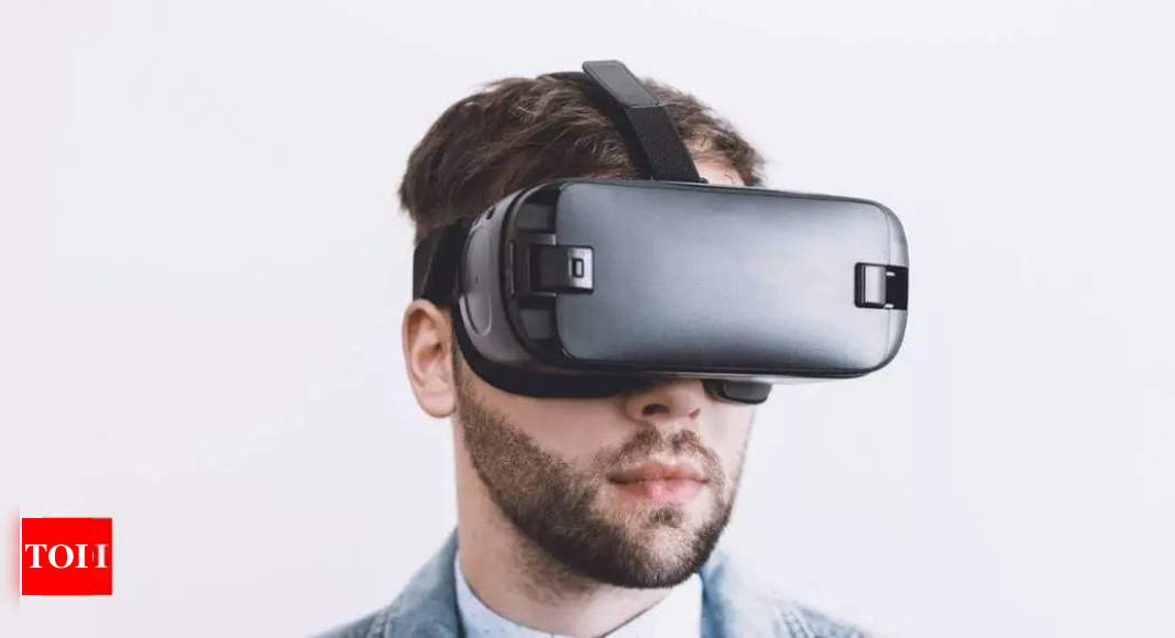 Apple AR/VR headset tipped to enter mass production later this year – Times of India