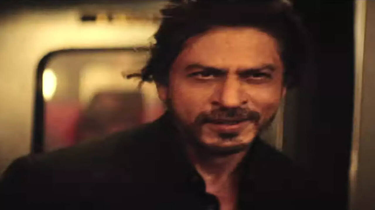 Shah Rukh Khan debuts his Pathan look