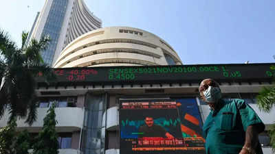 Sensex yo-yos over 1,000 points on war fears