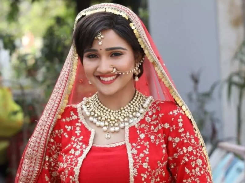 Ashi Singh opts for red outfit for bridal fashion show sequence in ...