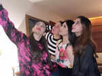 Kareena Kapoor had a gala fam-jam day with Karisma Kapoor, Tara Sutaria, Neetu Kapoor and rest of the Kapoor clan