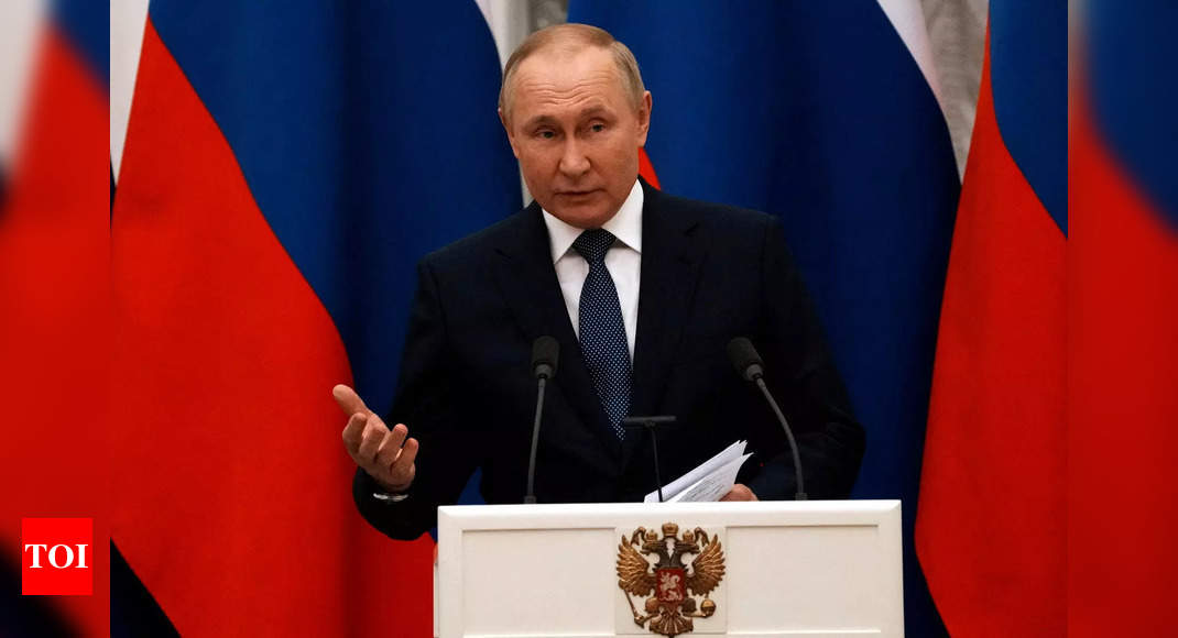 putin:  Ukraine crisis exposes Putin’s ‘isolated, paranoid’ world – Times of India
