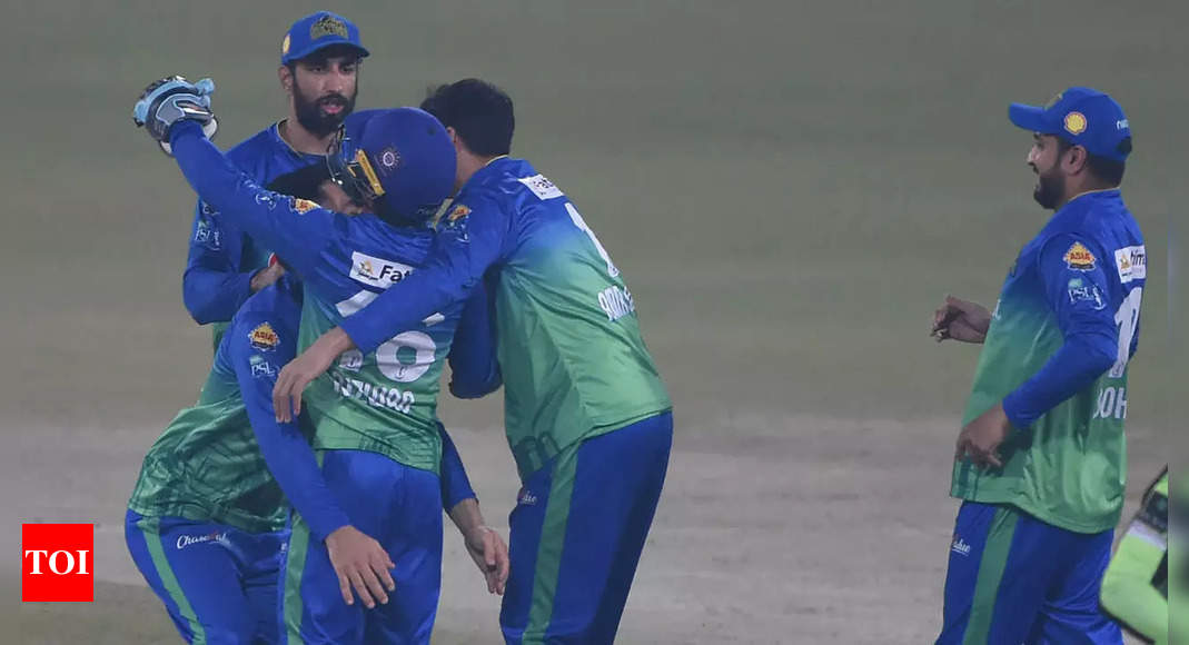 Champions Multan Sultans thump Lahore Qalandars to reach Pakistan Super League final | Cricket News – Times of India