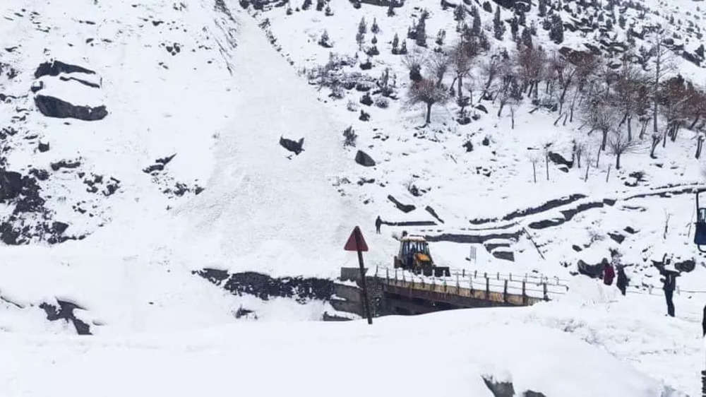 Himachal avalanche: Photos of blocked roads