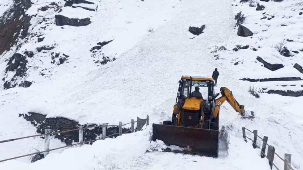 Himachal avalanche: Photos of blocked roads
