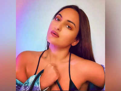 Sonakshi Hot Xxx - Sonakshi Sinha struggles with 'eyeliner anxiety' | Hindi Movie News - Times  of India