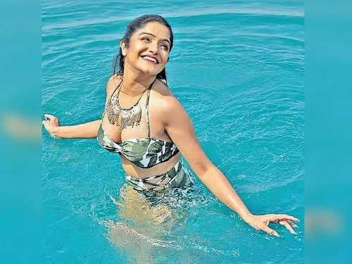 cale Plictisitor goliciune  Mimi Chakraborty to Raima Sen: These Tollywood divas show us how to achieve  a perfect bikini body | The Times of India