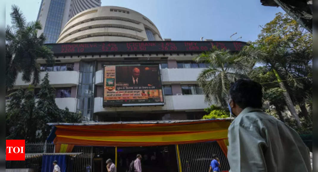 Russia-Ukraine crisis spooks markets: Sensex crashes 2,702 points; Nifty ends below 16,300 – Times of India