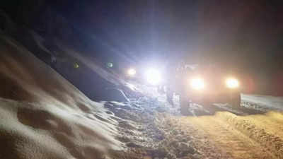 Snowfall blocks roads again in Himachal Pradesh