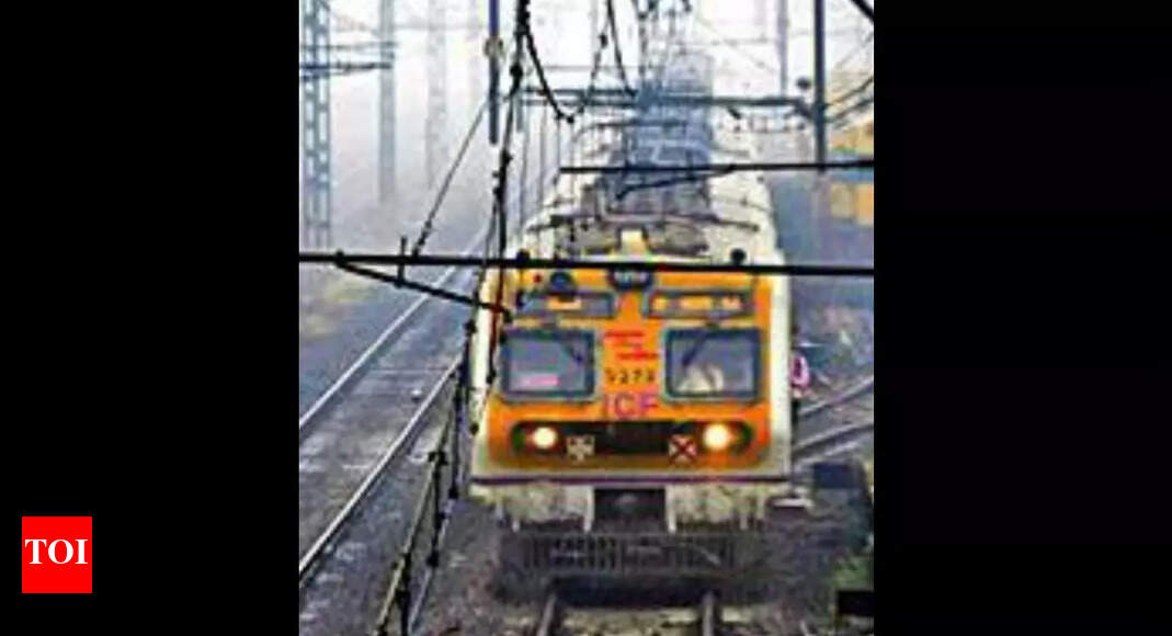 Jamshedpur Passengers rue lack of pantry car in longdistance trains