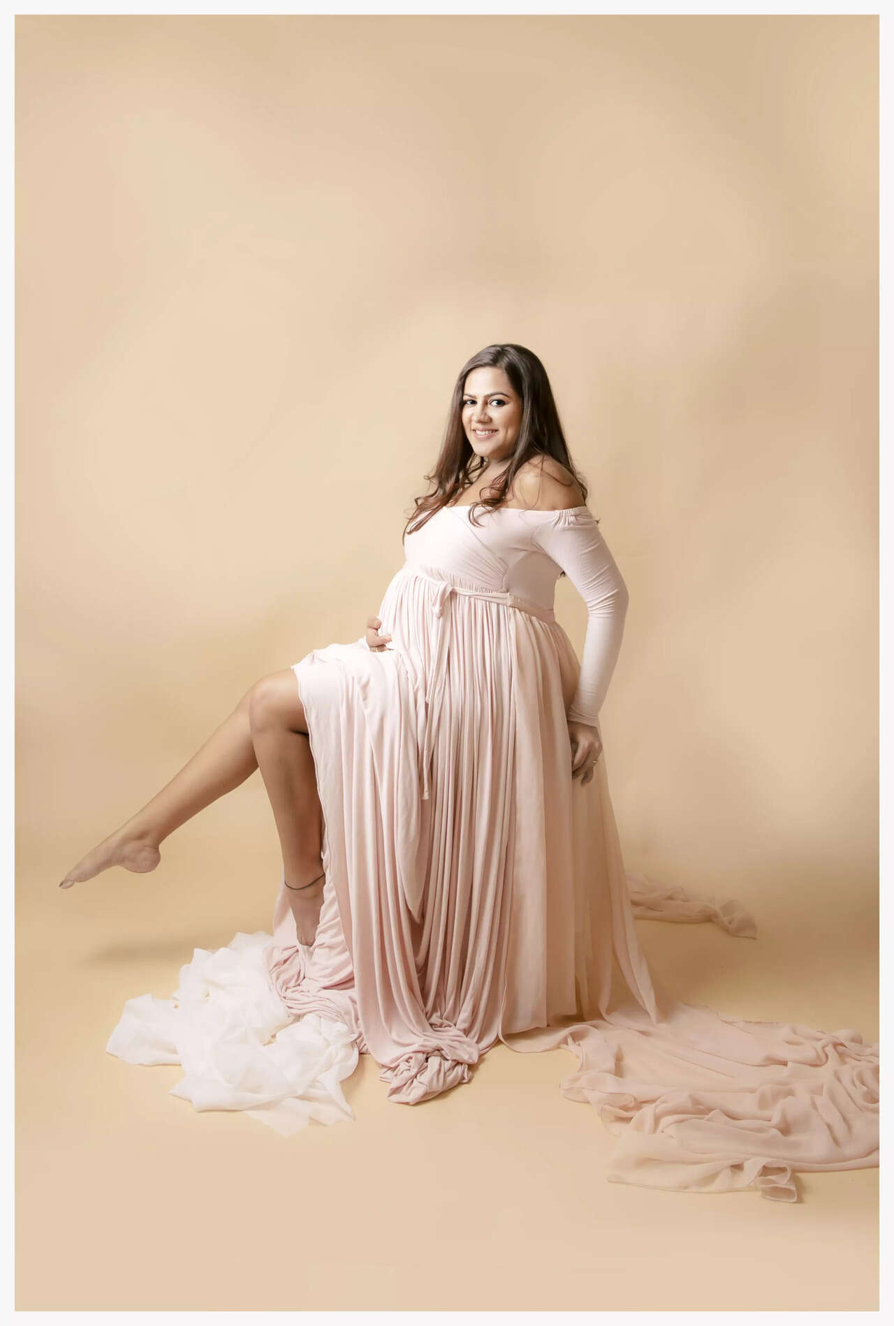 Aggregate more than 133 maternity gowns for rent india camera.edu.vn