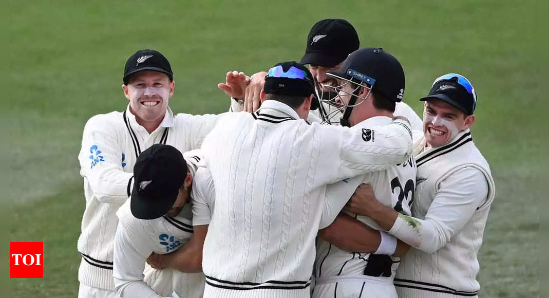 2nd Test: New Zealand strike back as South Africa stumble to 140-5 on Day 3 | Cricket News – Times of India