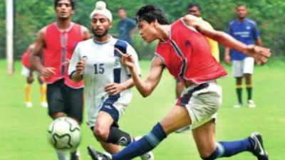 Mahua Moitra DRIBBLING with a football, holding her SAREE in one hand - SEE  PICS, India News