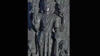 Telangana: Kakatiya-era idol found in Mahabubnagar dunes